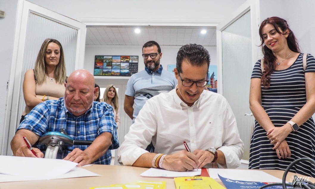 Elda y AMFI firman un convenio de 13.000 euros para la Oficina de Accesibilidad Elda y AMFI firman un convenio de 13.000 euros para la Oficina de Accesibilidad