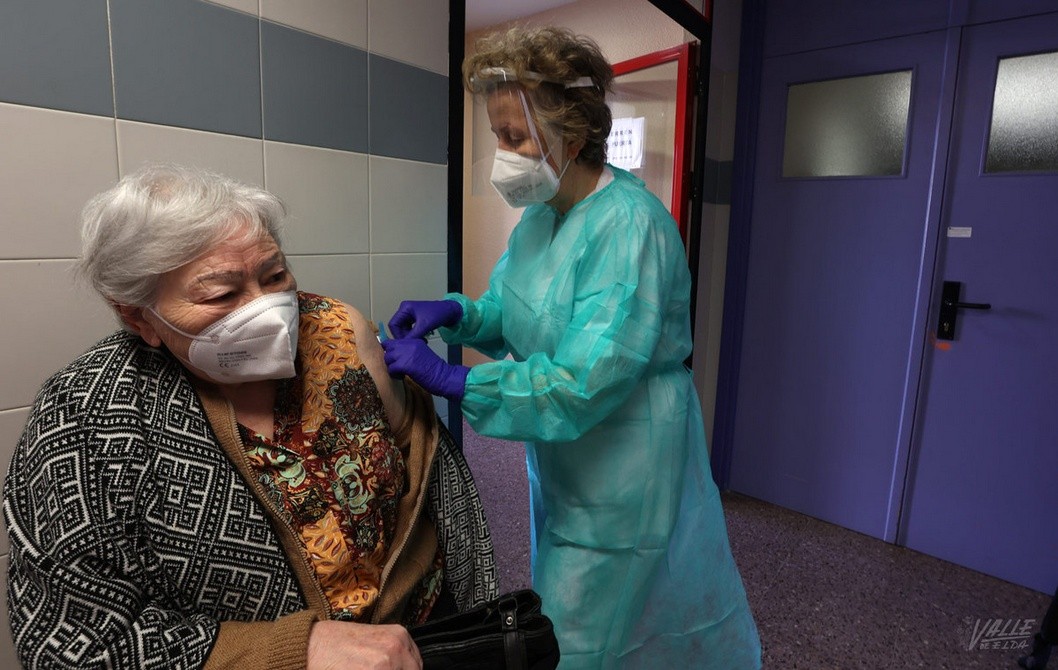 Dos equipos móviles con diez sanitarios vacunarán a domicilio en Petrer Dos equipos móviles con diez sanitarios vacunarán a domicilio en Petrer