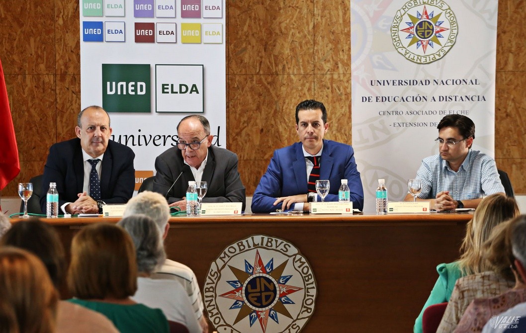 Pedro Civera se despide como coordinador de la UNED con el logro de haber conseguido una sede Pedro Civera se despide como coordinador de la UNED con el logro de haber conseguido una sede