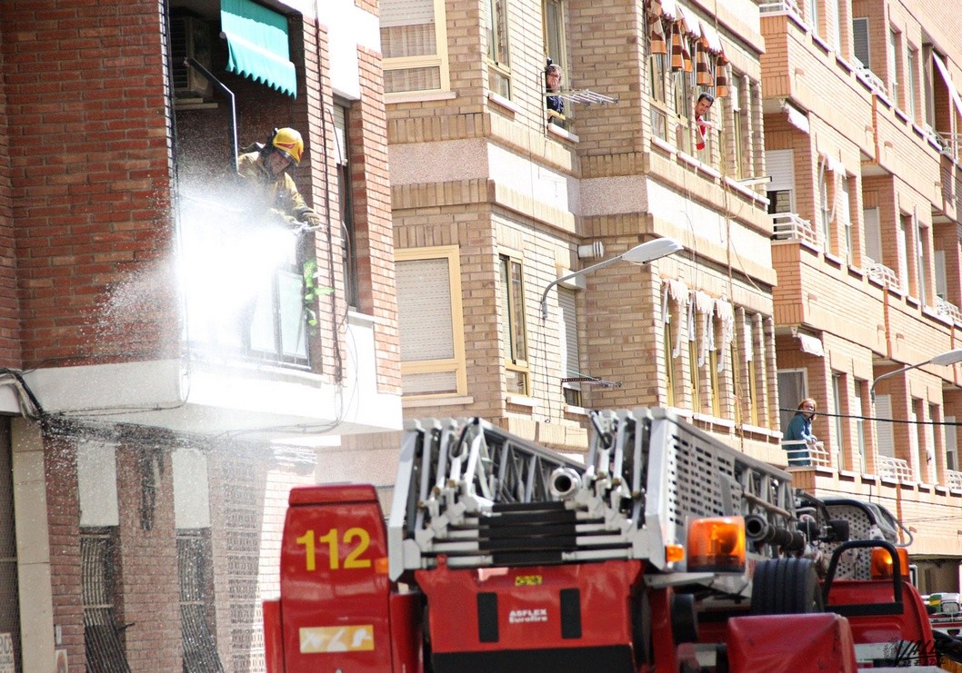 Un incendio calcina un balcón de la calle Doctor Castroviejo de Elda Un incendio calcina un balcón de la calle Doctor Castroviejo de Elda