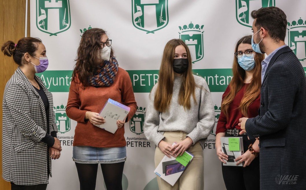 Petrer premia los mejores relatos cortos contra la Violencia de Género Petrer premia los mejores relatos cortos contra la Violencia de Género