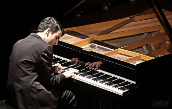 El virtuosismo del pianista eldense Rafael G&oacute;mez-Ruiz puso en pie al Teatro Castelar