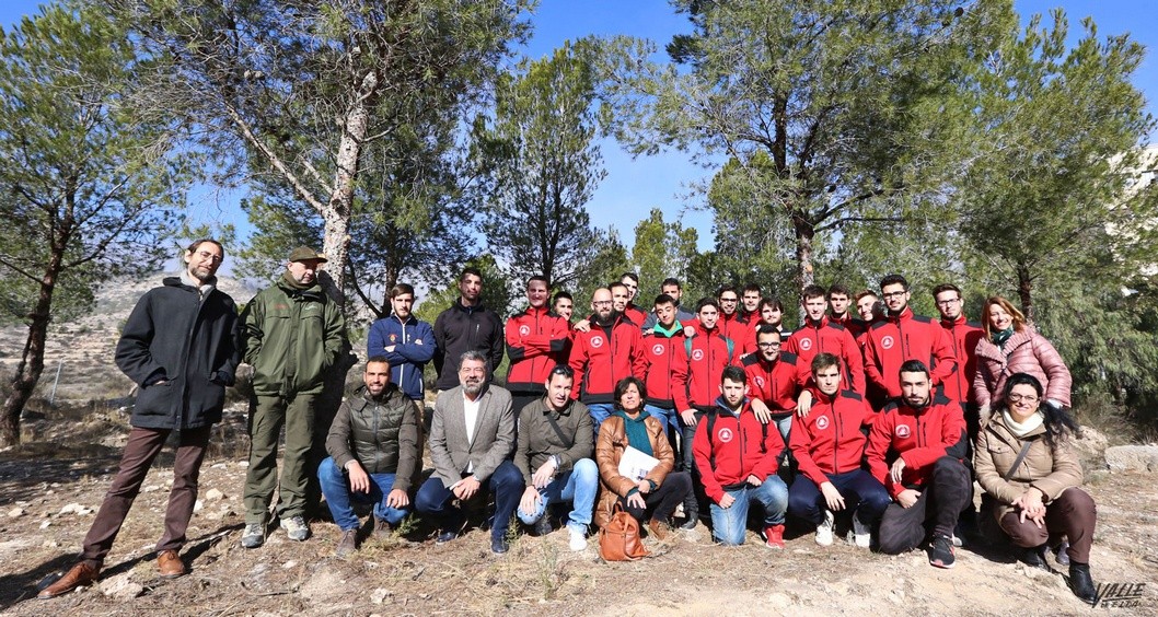 Los alumnos de Valle de Elda protegen la zona de la Lobera ante incendios Los alumnos de Valle de Elda protegen la zona de la Lobera ante incendios