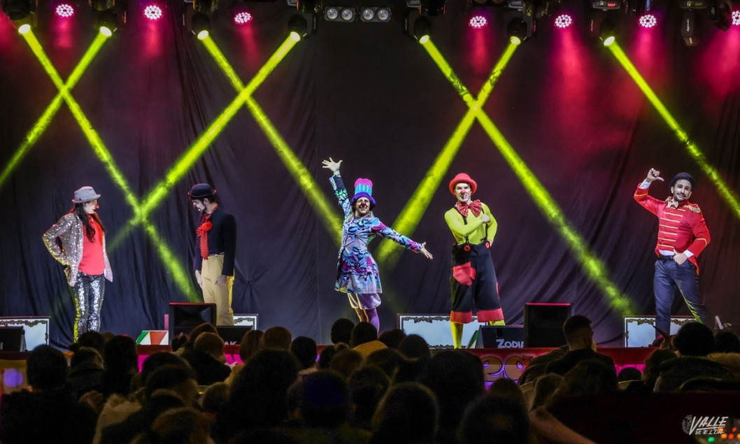 Cantajuego hace disfrutar a los niños en la carpa de la Plaza Castelar Cantajuego hace disfrutar a los niños en la carpa de la Plaza Castelar