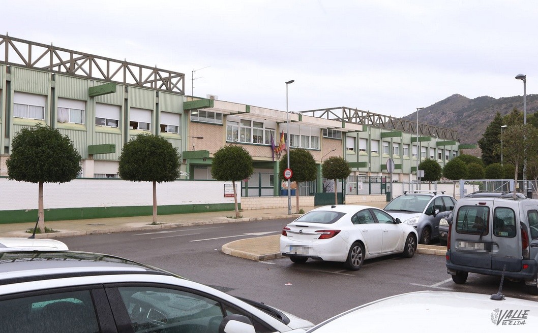 Petrer solicitará la construcción de un centro nuevo para el colegio Reyes Católicos Petrer solicitará la construcción de un centro nuevo para el colegio Reyes Católicos