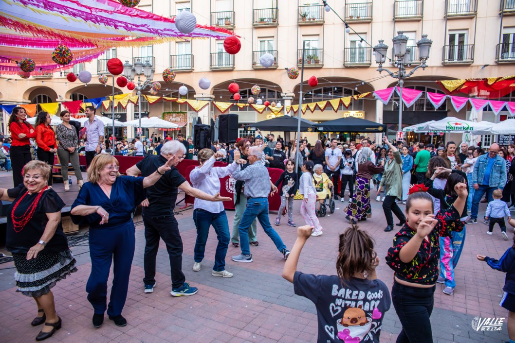 Las sevillanas y los trajes de flamenca llegan a Elda con la Feria de Abril