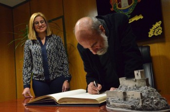 El poeta chileno Ra&uacute;l Zurita pasa a formar parte de la historia de Petrer