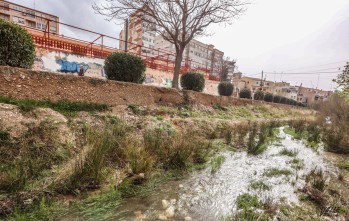 Un hombre encuentra a su padre fallecido en la rambla de Pu&ccedil;a de Petrer donde hab&iacute;a salido a pasear