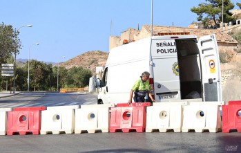 El Paseo de la Mora se cierra al tr&aacute;fico por peligro de hundimiento