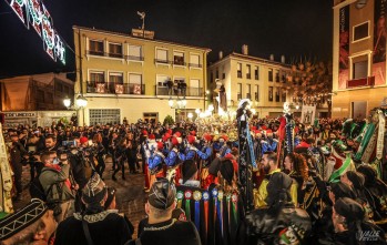 Elda vive con intensidad y emoci&oacute;n la vuelta de los Moros y Cristianos