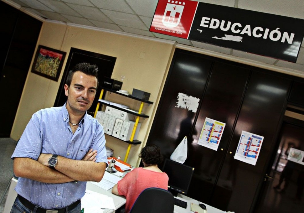 Educación se suma al plan del Consell y garantiza que ningún niño irá al colegio sin libros de texto Educación se suma al plan del Consell y garantiza que ningún niño irá al colegio sin libros de texto