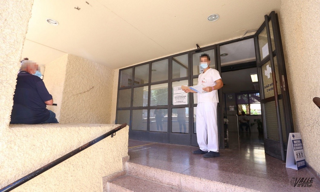 Un paciente da un cabezazo y le arranca varios dientes a un sanitario en Petrer Un paciente da un cabezazo y le arranca varios dientes a un sanitario en Petrer