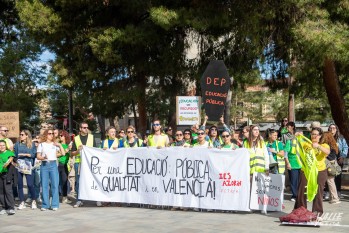 El profesorado de Elda y Petrer se moviliza un d&iacute;a m&aacute;s por sus derechos