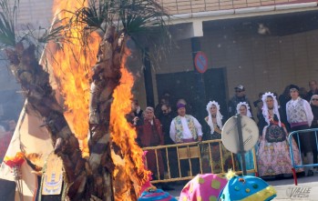 El fuego pone el broche a la Semana Cultural de San Francisco de Sales