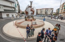 Un monumento a "Elda, Par&iacute;s y Londres"