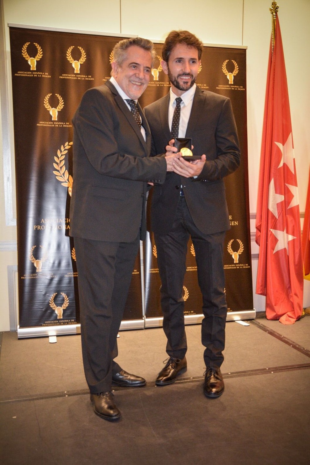 Evonhé recibe la Medalla de Oro de la Asociación Española de Profesionales de la Imagen Evonhé recibe la Medalla de Oro de la Asociación Española de Profesionales de la Imagen