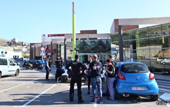 Desalojan la zona de ocio del Carrefour a causa de un incendio en un restaurante