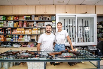 Ra&uacute;l Amor&oacute;s se pone al frente de  la armer&iacute;a de la calle Pedrito Rico