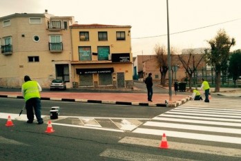 Petrer inicia un plan de choque para reparar la pintura vial