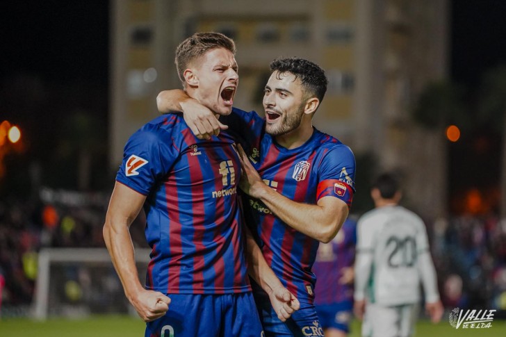 Victoria de m&eacute;ritos para el Eldense en casa (2-1)