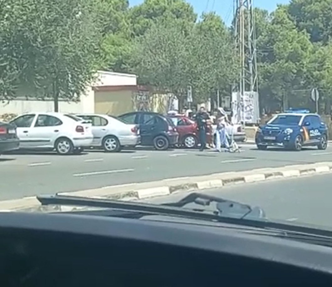 La Policía Nacional escolta al paciente fugado de vuelta al Hospital de Elda La Policía Nacional escolta al paciente fugado de vuelta al Hospital de Elda