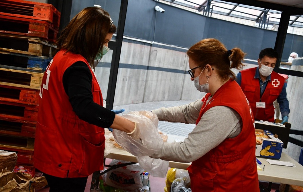 Cruz Roja pasa de atender 40 familias a 300 por la crisis del coronavirus Cruz Roja pasa de atender 40 familias a 300 por la crisis del coronavirus