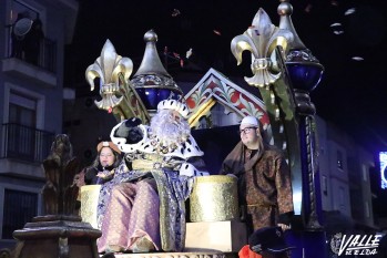 Fantas&iacute;a e ilusi&oacute;n en una espectacular Cabalgata en Petrer