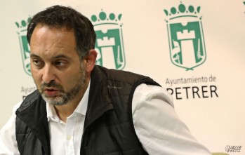 Tachan al popular petrerense &Oacute;scar Pay&aacute; de "antidemocr&aacute;tico por insultar a quienes votan diferente"