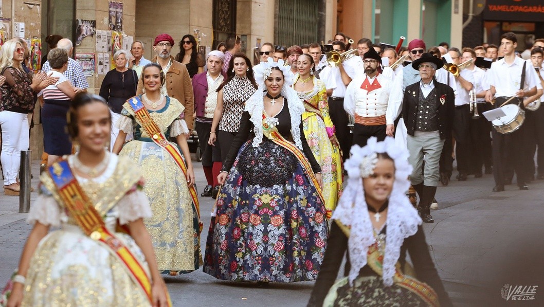 El homenaje a las mujeres de fuego de toda la Comunidad pone el broche a las Fallas del 90 aniversario El homenaje a las mujeres de fuego de toda la Comunidad pone el broche a las Fallas del 90 aniversario