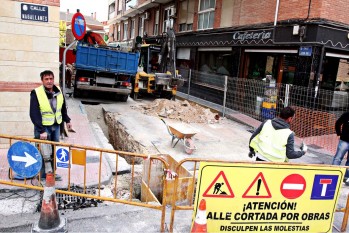 La Diputaci&oacute;n y el Ayuntamiento comienzan un proyecto para el asfaltado de la avenida de las Acacias