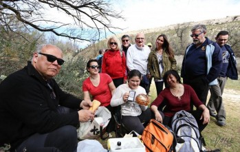 Elda y Petrer disfrutan del D&iacute;a de la Mona en sus parajes naturales