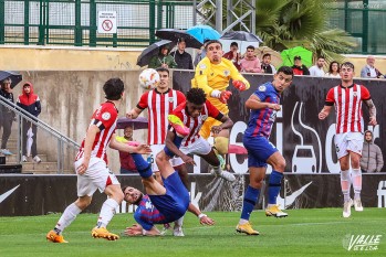 El Eldense lleva el ascenso directo a Segunda Divisi&oacute;n a la &uacute;ltima jornada (1-0)