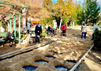 Residentes de La Molineta inauguran su propio huerto