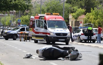 Fallece un hombre al perder el control de su motocicleta en la avenida Pico Veleta de Elda