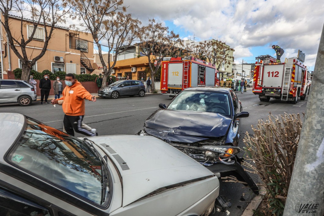 Un hombre tiene que ser excarcelado tras un accidente múltiple en Petrer Un hombre tiene que ser excarcelado tras un accidente múltiple en Petrer