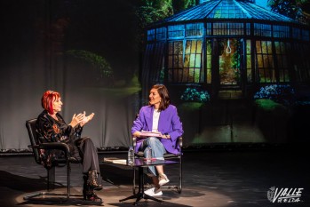 Elia Barcel&oacute; present&oacute; su nueva novela "La soga de cristal" en el Teatro Castelar