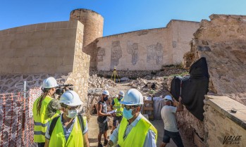 La puerta del antemural del castillo podr&iacute;a estar reconstruida en septiembre