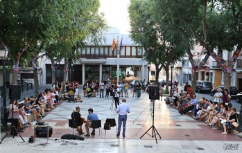 Marzo es el mes de la poes&iacute;a y de Paco Moll&aacute; en Petrer