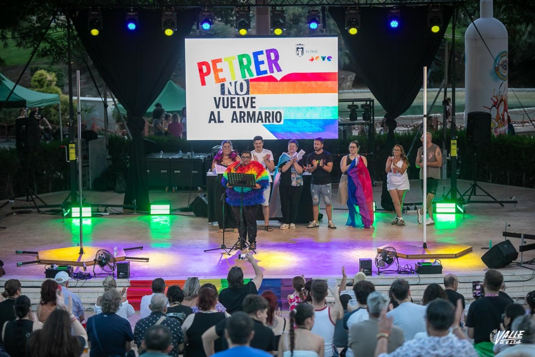 Petrer celebra el Orgullo: &ldquo;Quiero morir siendo gay, no morir por serlo&rdquo;
