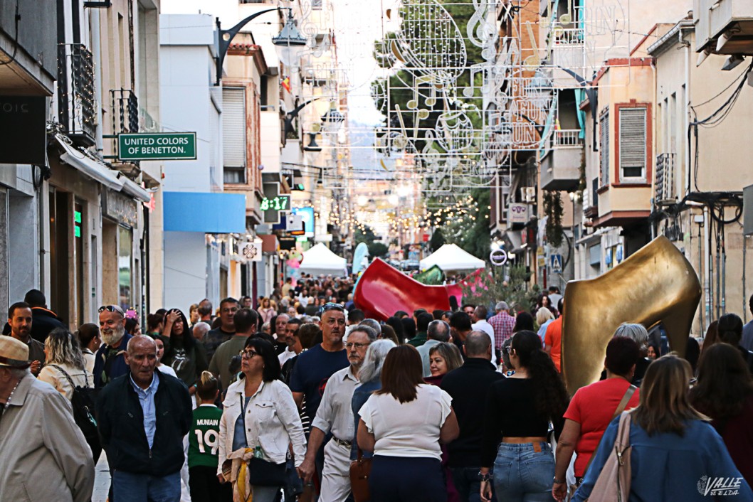 Multitudinaria segunda edici&oacute;n de "Elda Shopping Night"