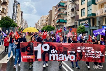 Cerca de mil personas participan en la marcha del Primero de Mayo entre Petrer y Elda