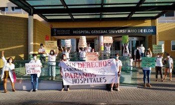 M&eacute;dicos Internos Residentes del Hospital de Elda piden mejoras laborales en una huelga indefinida