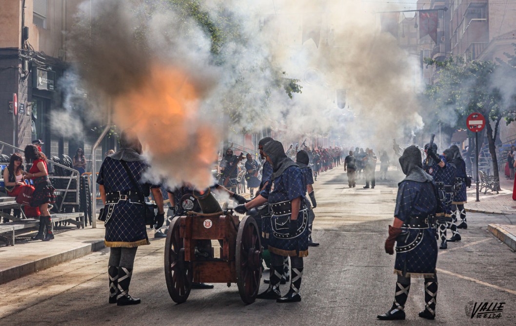 Las comparsas de Cristianos, Moros Realistas y Huestes del Cadí buscan presidente Las comparsas de Cristianos, Moros Realistas y Huestes del Cadí buscan presidente