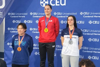 La nadadora eldense Marina L&aacute;zaro, dos oros y una plata en el Auton&oacute;mico universitario