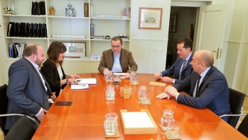 Alfaro defiende ante el Ministerio de Transporte la conveniencia de instalar el puerto seco en Elda