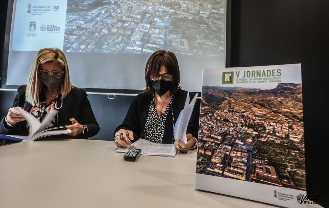Un libro recoge las actas de las quintas Jornadas de Museos y Colecciones Museográficas de la Comunidad Valenciana celebradas en Petrer Un libro recoge las actas de las quintas Jornadas de Museos y Colecciones Museográficas de la Comunidad Valenciana celebradas en Petrer