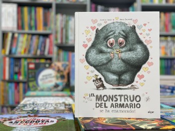 "El monstruo del armario se ha enamorado" de Antoine Dole