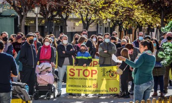 M&aacute;s de 200 personas vuelven a concentrarse contra las fotovoltaicas