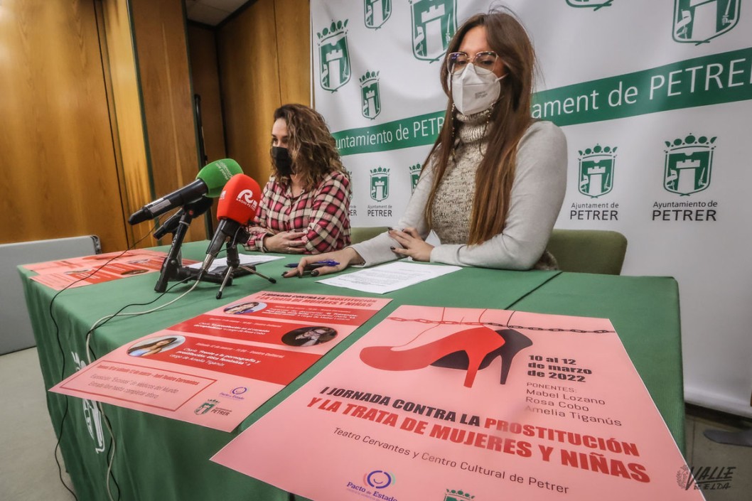 Petrer se posiciona contra la prostitución en unas jornadas con la activista y cineasta Mabel Lozano Petrer se posiciona contra la prostitución en unas jornadas con la activista y cineasta Mabel Lozano