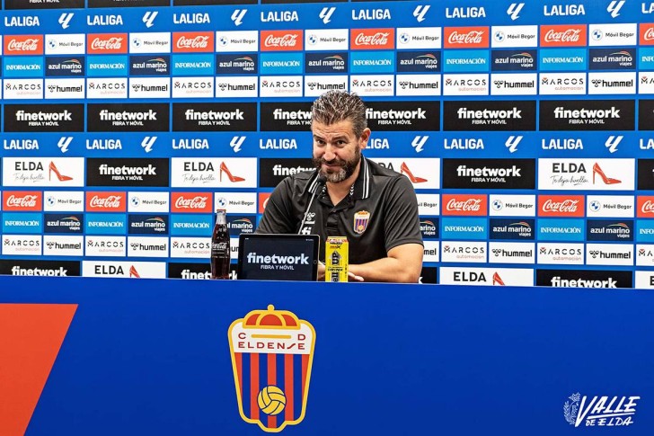 Fernando Est&eacute;vez: "Nos hubiese gustado ganar con menos sufrimiento, pero hemos plantado cara a un equipazo"